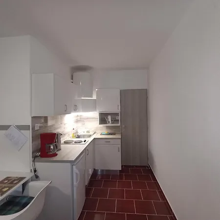 Apartment Mali Apartmanhaz *