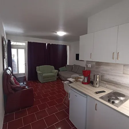 Mali Apartmanhaz * Zamardi